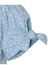 CATERINA - Błękitna bluzka z kokardami. Typ kołnierza: kokarda. Kolor: niebieski. Materiał: bawełna, tkanina. Wzór: grochy. Sezon: lato #4