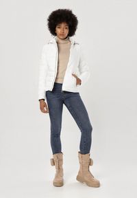 Born2be - Biała Kurtka Pikowana Przejściowa Ryrvyra. Kolor: biały. Materiał: polar. Sezon: jesień. Styl: klasyczny #5