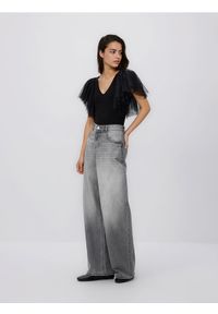 Reserved - Body z ozdobnymi rękawami - czarny. Kolor: czarny. Materiał: bawełna