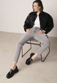 Born2be - Szare Bawełniane Jeansy Regular Fit z Elastycznego Denimu Timarose. Okazja: na co dzień. Kolor: szary. Styl: casual, elegancki, klasyczny #8