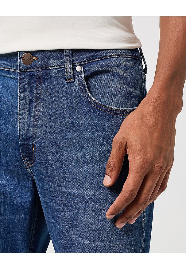 Wrangler - WRANGLER GREENSBORO MĘSKIE SPODNIE JEANSOWE JEANSY DŻINSY DEAN 112350898 W15Q018003