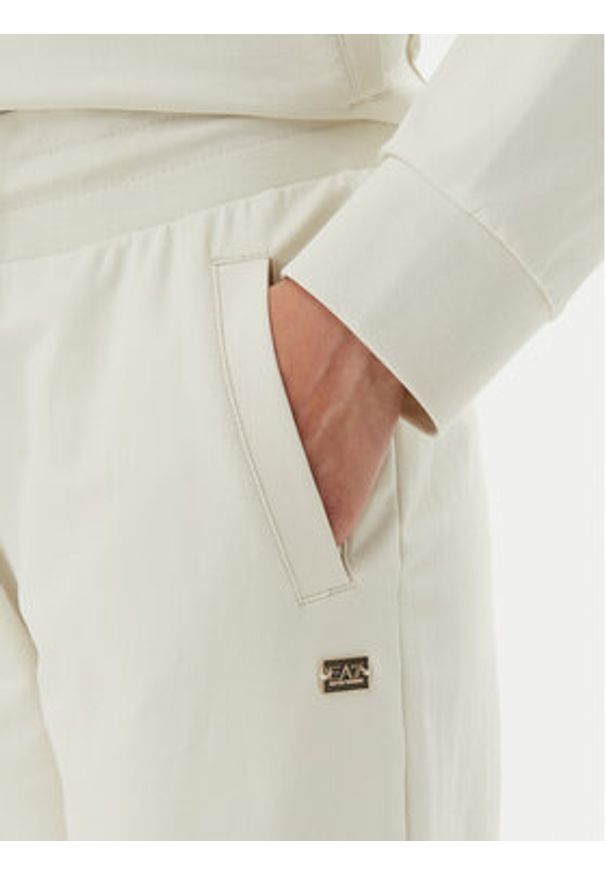 EA7 Emporio Armani Dres 7W000085 AF13135 U1112 Beżowy Regular Fit. Kolor: beżowy. Materiał: bawełna