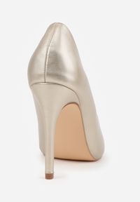 Renee - Złote Szpilki Vices w Klasycznym Stylu z Wkładką ze Skóry Naturalnej Innaris. Okazja: na spotkanie biznesowe. Nosek buta: szpiczasty. Kolor: złoty. Materiał: skóra. Obcas: na szpilce. Styl: klasyczny. Wysokość obcasa: średni #3