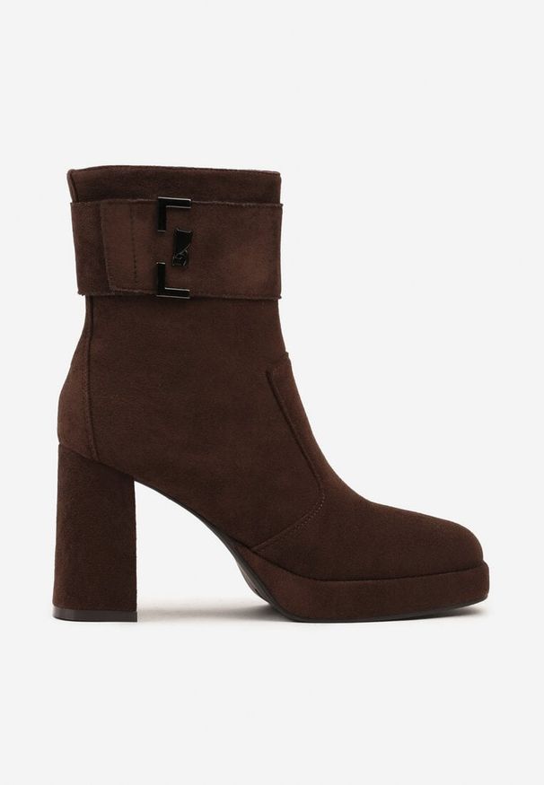 Born2be - Brązowe Botki na Obcasie z Ozdobnym Paskiem i Aplikacją Lemilie. Okazja: na co dzień. Zapięcie: pasek. Kolor: brązowy. Materiał: jeans, skóra. Wzór: aplikacja. Obcas: na obcasie. Styl: wizytowy, casual, elegancki, klasyczny, rockowy. Wysokość obcasa: średni