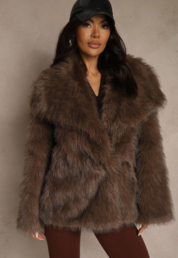 Renee - Brązowa Dwurzędowa Kurtka Futerko Oversize Nenalla. Okazja: na co dzień. Kolor: brązowy. Materiał: futro. Styl: casual