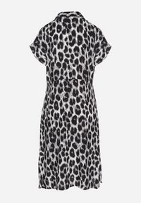 Born2be - Szaro-Czarna Bawełniana Sukienka o Koszulowym Kroju z Kieszeniami w Panterkę Iffanea. Okazja: na co dzień, na randkę, na spacer. Kolor: szary. Materiał: bawełna. Długość rękawa: krótki rękaw. Wzór: motyw zwierzęcy. Typ sukienki: koszulowe. Styl: casual, elegancki #6
