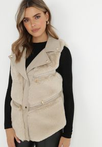 Born2be - Jasnobeżowa Kamizelka Futrzana Antedes. Kolor: beżowy. Materiał: futro. Długość rękawa: długi rękaw. Długość: długie. Wzór: aplikacja #7