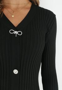 Born2be - Czarna Sukienka z Prążkowanej Dzianiny z Piórami Marpesia. Okazja: na co dzień. Typ kołnierza: dekolt w kształcie V. Kolor: czarny. Materiał: prążkowany, dzianina. Sezon: zima, jesień. Typ sukienki: proste, ołówkowe. Styl: klasyczny, casual, elegancki #2