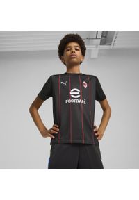 Puma - Młodzieżowa koszulka przedmeczowa AC Milan PUMA Black For All Time Red. Kolor: czerwony, wielokolorowy, czarny. Sport: piłka nożna