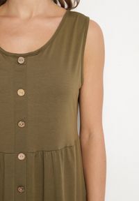 Born2be - Ciemnozielona Sukienka o Rozkloszowanym Kroju na Szerokich Ramiączkach z Guzikami Saniella. Okazja: na co dzień. Kolor: zielony. Długość rękawa: na ramiączkach. Typ sukienki: rozkloszowane. Styl: elegancki, casual, klasyczny #5