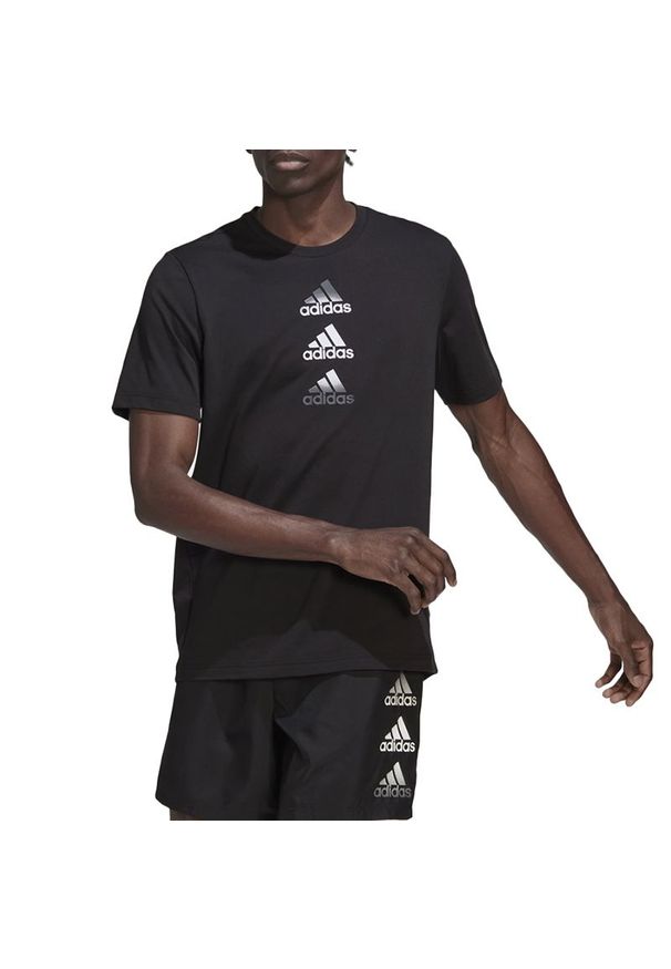 Adidas - Koszulka adidas Designed To Move Logo HM4797 - czarna. Kolor: czarny. Materiał: materiał, elastan, poliester, dresówka. Długość rękawa: krótki rękaw. Długość: krótkie. Sport: fitness