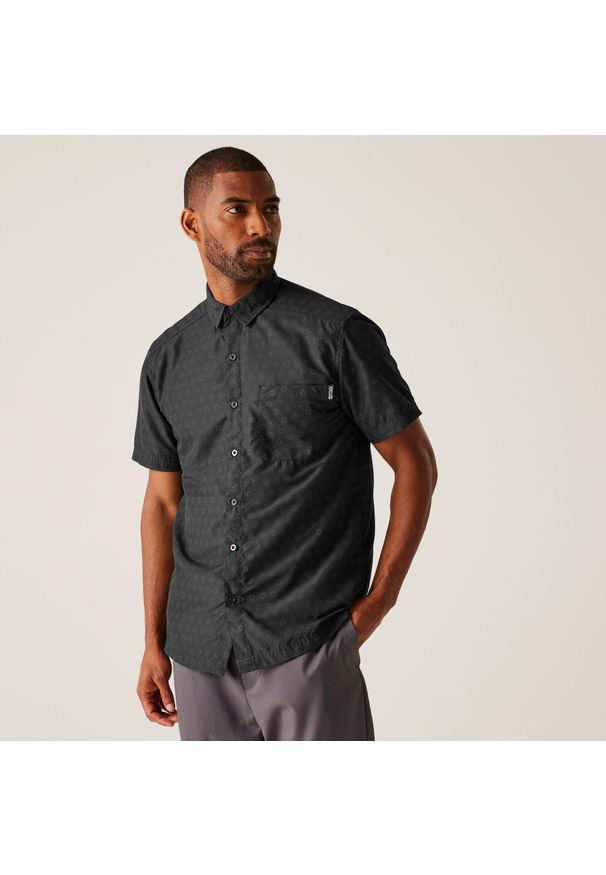 Regatta - Męska koszulka z krótkim rękawem Mindano IX. Kolor: czarny. Materiał: wiskoza, poliester. Długość rękawa: krótki rękaw. Długość: krótkie. Sport: turystyka piesza