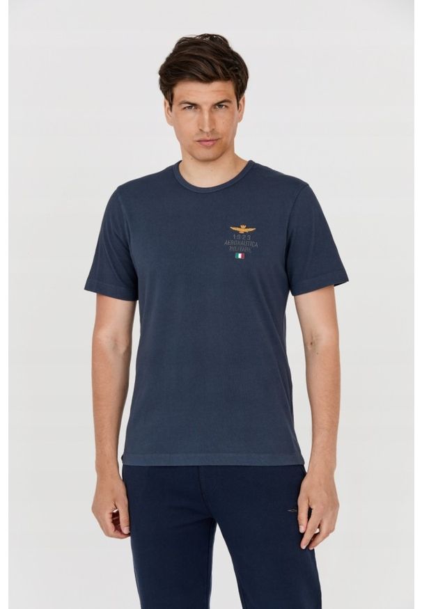 Aeronautica Militare - AERONAUTICA MILITARE Granatowy t-shirt męski. Kolor: niebieski. Wzór: haft
