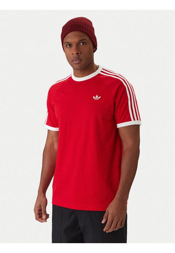 Adidas - adidas T-Shirt 3-Stripes KE3535 Czerwony Regular Fit. Kolor: czerwony. Materiał: bawełna