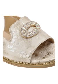 Sandały damskie S.Barski, cholewka ze skóry ekologicznej na płaskiej podeszwie, złote, KV61-6040. Kolor: złoty. Materiał: skóra ekologiczna. Obcas: na płaskiej podeszwie #4