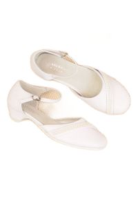 Sandałki na koreczku dziewczęce komunijne białe American Club. Okazja: na komunię. Kolor: biały. Materiał: materiał, skóra