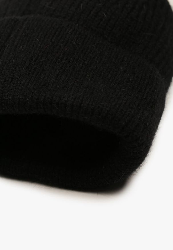 Born2be - Czarna Czapka z Angorą w Stylu Beanie Ozdobiona Aplikacją Delarielis. Kolor: czarny. Wzór: aplikacja. Styl: casual, elegancki