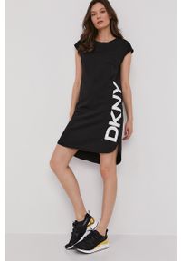 DKNY - Dkny Sukienka P0RD1B2J kolor czarny mini prosta. Okazja: na co dzień. Kolor: czarny. Wzór: nadruk. Typ sukienki: proste. Styl: casual. Długość: mini #2
