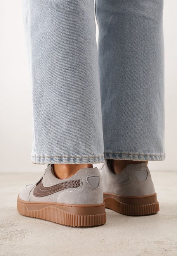 Renee - Szare Sneakersy Kultowe Tenisówki z Zamszu Naturalnego ze Skórzaną Wkładką Rionae. Okazja: na co dzień, na randkę. Kolor: szary. Materiał: zamsz, skóra