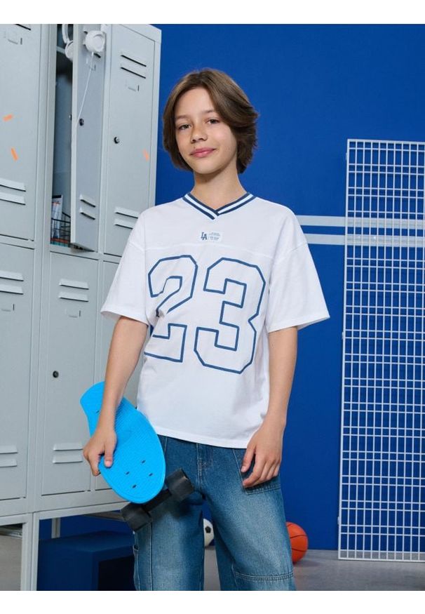 Sinsay - Koszulka z nadrukiem 23 - biały. Kolor: biały. Wzór: nadruk