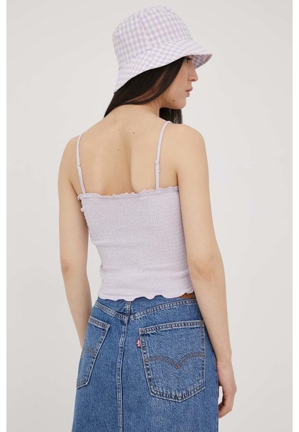 Levi's® - Levi's top damski kolor fioletowy. Okazja: na spotkanie biznesowe. Kolor: fioletowy. Materiał: dzianina. Długość rękawa: na ramiączkach. Wzór: gładki. Styl: biznesowy