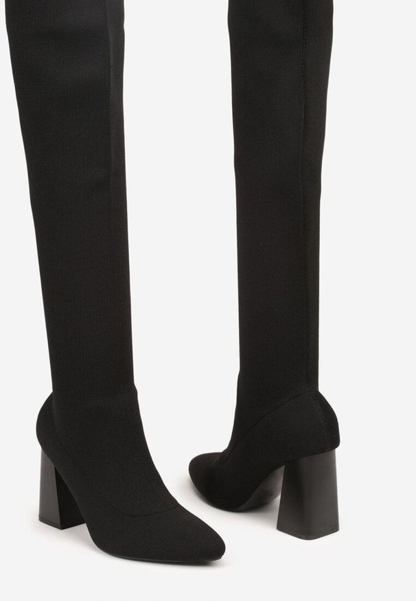 Born2be - Czarne Skarpetkowe Kozaki Vices za Kolano na Słupkowym Obcasie Nelisela. Okazja: na co dzień, na spotkanie biznesowe, na randkę, do pracy. Wysokość cholewki: za kolano. Kolor: czarny. Materiał: jeans. Obcas: na obcasie. Styl: casual, biznesowy, elegancki, klasyczny. Wysokość obcasa: średni