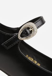 Renee - Czarne Czółenka Zapinane na Sprzączkę na Cienkiej Szpilce Zinariel. Zapięcie: sprzączka. Kolor: czarny. Obcas: na obcasie. Wysokość obcasa: średni #10