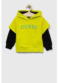 Guess bluza bawełniana dziecięca kolor zielony z kapturem wzorzysta. Okazja: na co dzień. Typ kołnierza: kaptur. Kolor: zielony. Materiał: bawełna. Styl: casual