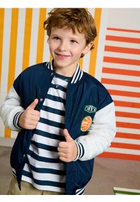 Sinsay - Kurtka bejsbolówka z naszywkami - granatowy. Kolor: niebieski. Wzór: aplikacja #1