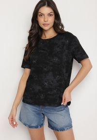Born2be - Czarny T-shirt Bawełniany w Print w Motylki Tenorea. Kolor: czarny. Materiał: bawełna. Wzór: nadruk. Styl: klasyczny