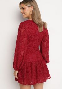 Born2be - Bordowa Koronkowa Sukienka z Kopertowym Dekoltem i Marszczeniami Labisse. Okazja: na co dzień. Typ kołnierza: dekolt kopertowy. Kolor: czerwony. Materiał: koronka. Typ sukienki: kopertowe. Styl: casual, klasyczny #5