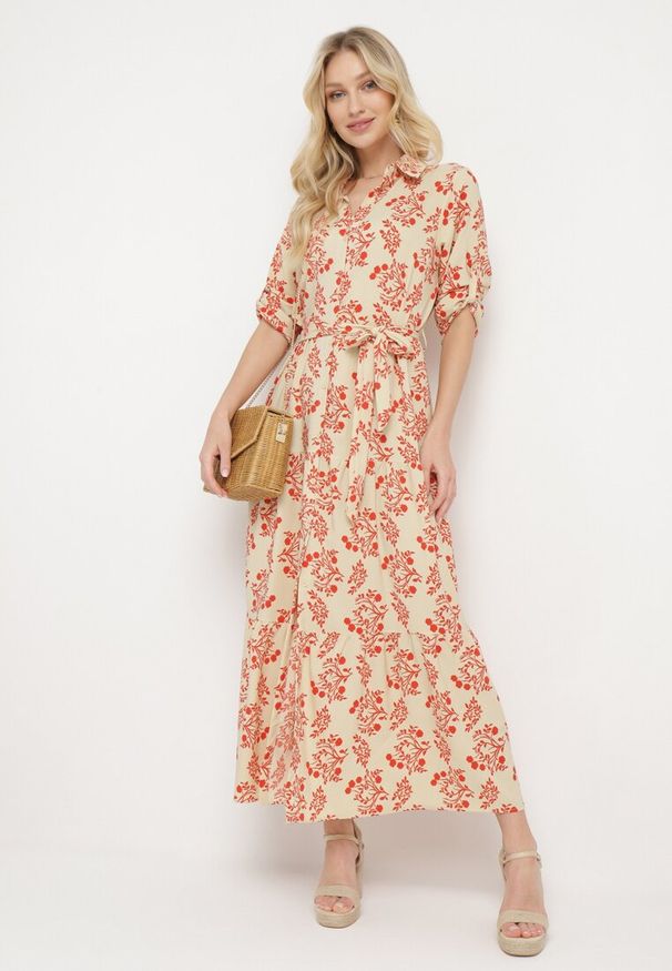 Born2be - Jasnobeżowa Koszulowa Sukienka z Podwijanymi Rękawami Zapinana na Guziki z Paskiem w Pasie Illnara. Okazja: na co dzień. Kolor: beżowy. Długość rękawa: długi rękaw. Typ sukienki: koszulowe. Styl: elegancki, casual, klasyczny