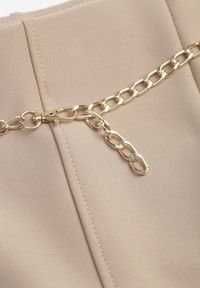 Renee - Beżowe Materiałowe Spodnie Dzwony z Ozdobnym Łańcuszkiem Amelana. Kolor: beżowy. Materiał: materiał. Wzór: aplikacja #8