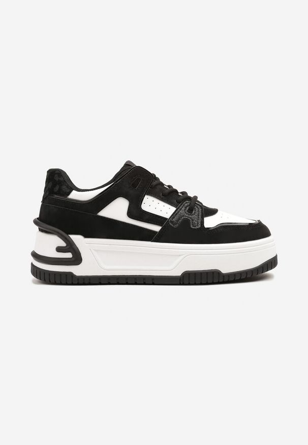 Born2be - Czarno-Białe Sneakersy na Grubej Podeszwie z Perforacją i Geometrycznym Tłoczeniem Deolisa. Okazja: na co dzień. Kolor: czarny. Materiał: jeans. Wzór: geometria. Sezon: jesień, wiosna