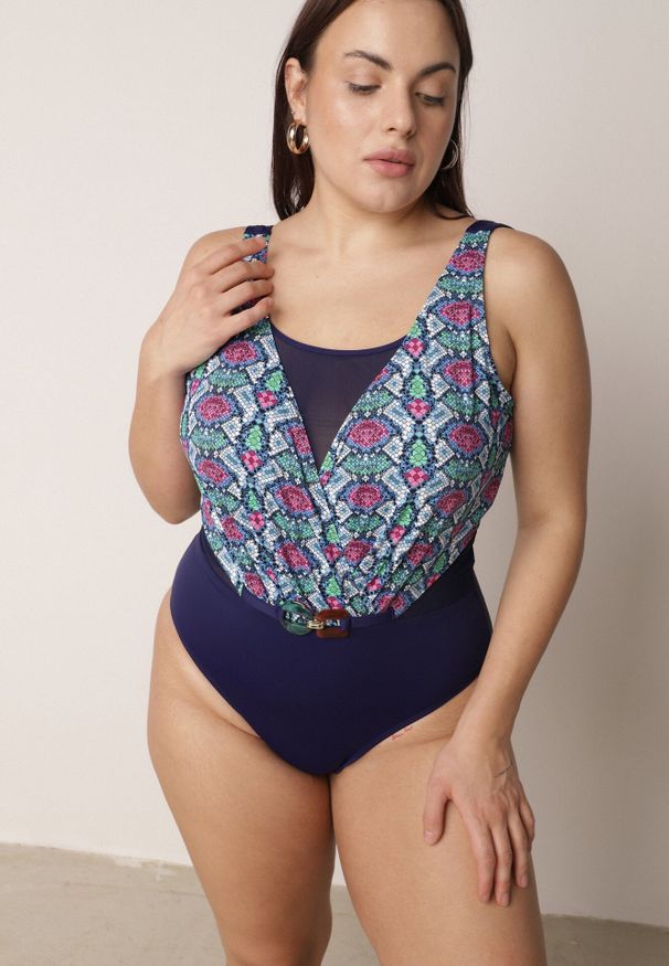 Born2be - Granatowy Kopertowy Strój Kąpielowy Jednoczęściowy z Siateczką i Paskiem Raera. Kolor: niebieski. Materiał: len