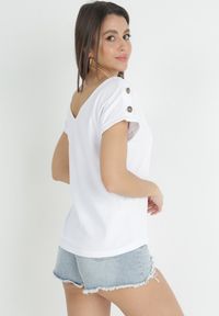 Born2be - Biały T-shirt Violante. Kolor: biały. Materiał: dzianina, jersey, elastan, bawełna. Długość: krótkie #7