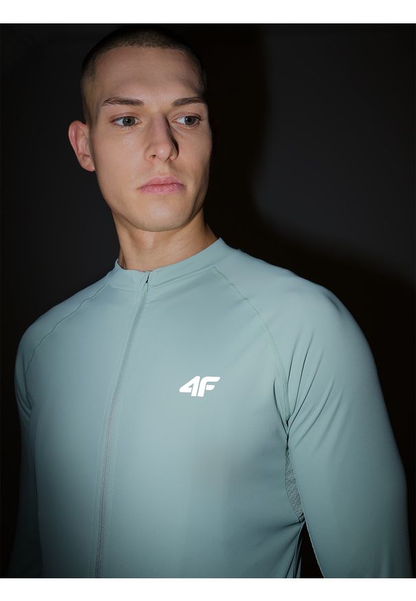 4f - 4F Longsleeve rowerowy szybkoschnący męski - turkusowy S. Typ kołnierza: kołnierzyk stójkowy. Kolor: turkusowy. Materiał: dzianina, włókno, materiał, syntetyk. Długość rękawa: długi rękaw. Długość: krótkie. Wzór: gładki, ze splotem. Sport: kolarstwo