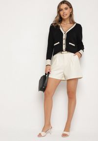 Born2be - Czarny Kardigan z Wiskozą z Ozdobną Lamówką i Guzikami Halirena. Okazja: na co dzień. Kolor: czarny. Materiał: wiskoza. Styl: klasyczny, casual, elegancki #7