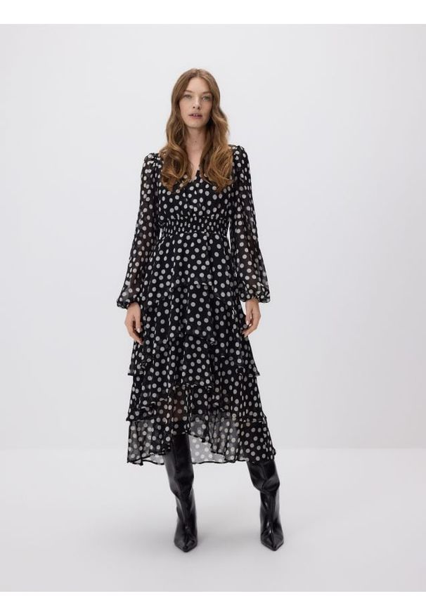 Reserved - Sukienka maxi w groszki - wielobarwny. Materiał: tkanina. Wzór: grochy. Długość: maxi