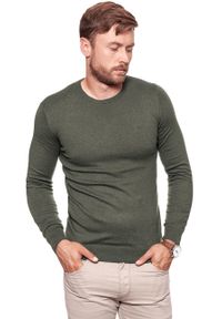 Wrangler - MĘSKI SWETER WRANGLER CREW KNIT DUSTY OLIVE W85672P45 112132246. Styl: klasyczny