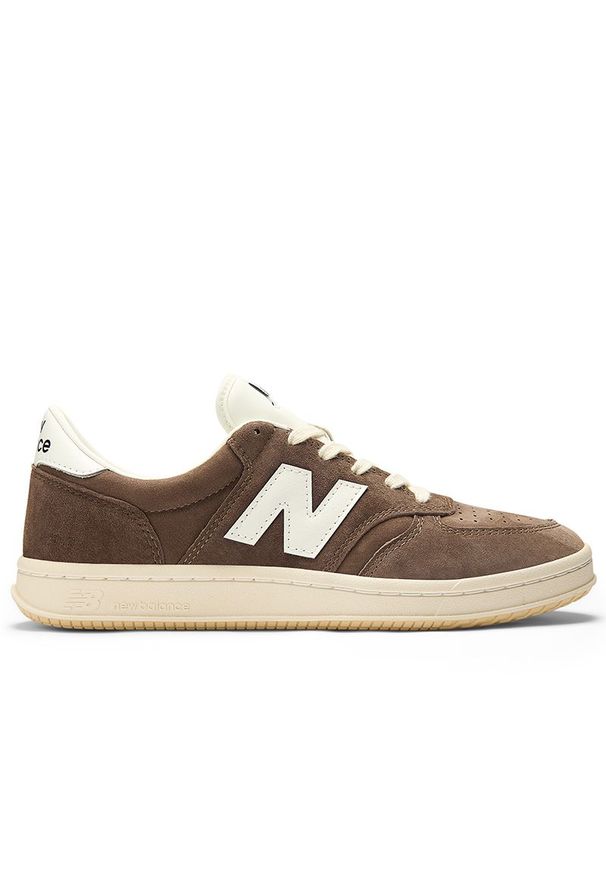 Buty unisex New Balance M5002YR - brązowe. Okazja: na co dzień. Kolor: brązowy. Materiał: nubuk, guma, zamsz. Szerokość cholewki: normalna. Sport: tenis