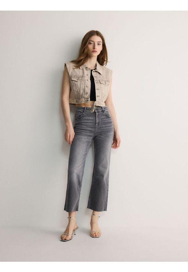 Reserved - Jeansy mini flare z wysokim stanem - szary. Stan: podwyższony. Kolor: szary