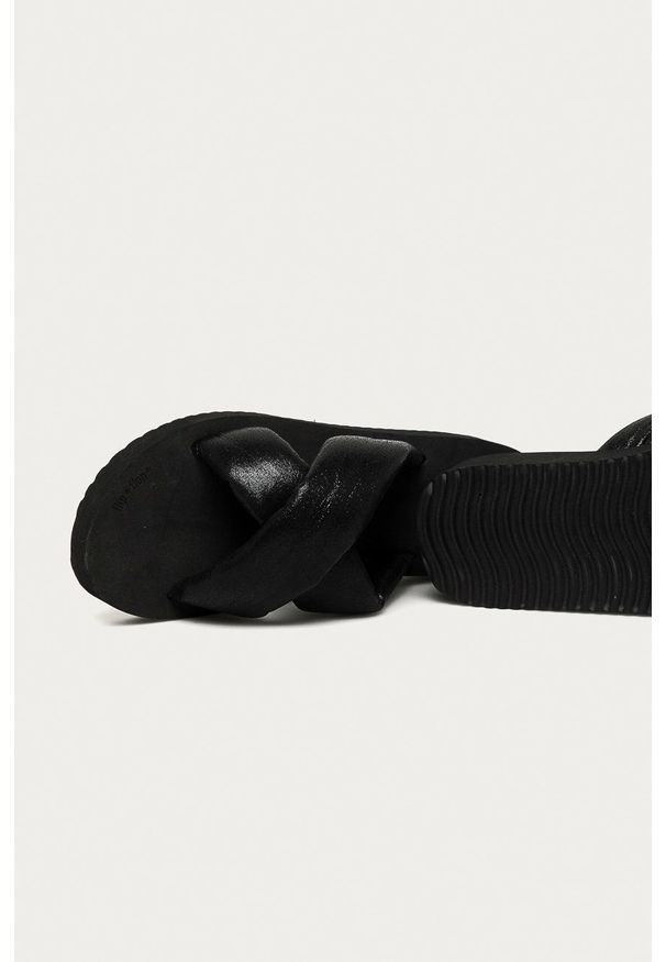 Flip*Flop Klapki damskie kolor czarny na platformie. Kolor: czarny. Materiał: materiał. Wzór: gładki. Obcas: na platformie