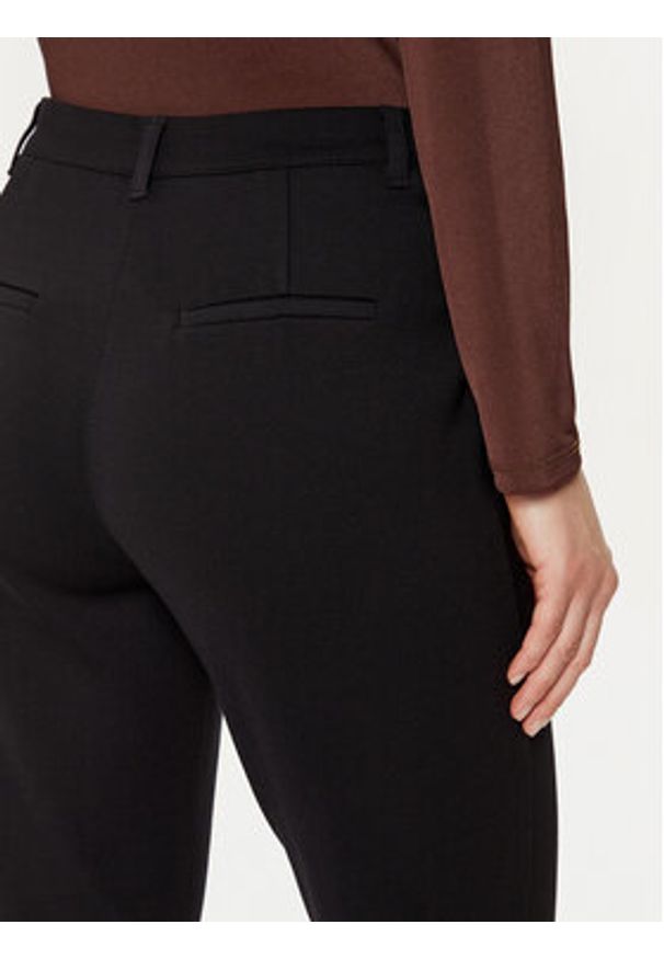 Guess Spodnie materiałowe W5RB30 KCMU2 Czarny Regular Fit. Kolor: czarny. Materiał: syntetyk