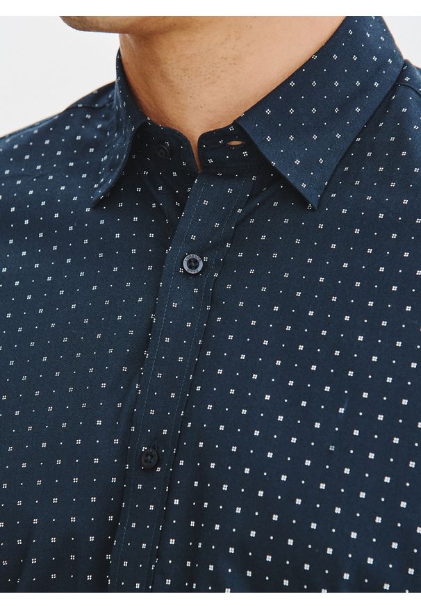 Pako Lorente - PAKO LORENTE - Granatowa koszula męska wzór geometryczny. Kolor: niebieski. Materiał: bawełna. Długość rękawa: długi rękaw. Długość: długie. Wzór: geometria. Sezon: jesień