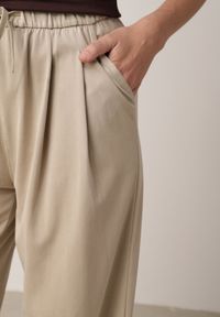 Born2be - Beżowe Szerokie Spodnie z Bawełną Wiskozą Gumką w Pasie i Sznurkiem Iridara. Okazja: na co dzień. Stan: podwyższony. Kolor: beżowy. Materiał: wiskoza, bawełna. Styl: casual, elegancki, klasyczny #3
