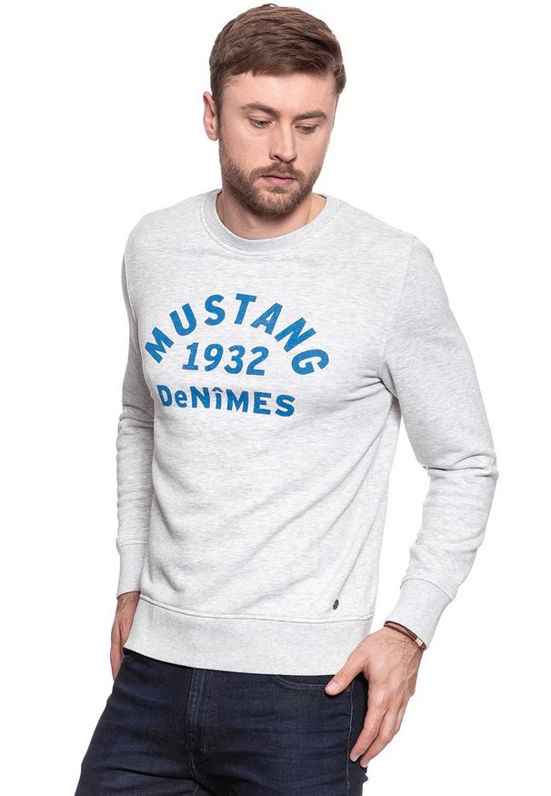 Mustang - MUSTANG BLUZA Basic Crewneck LIGHT GREY MEL. 1007003 4163. Wzór: melanż, nadruk