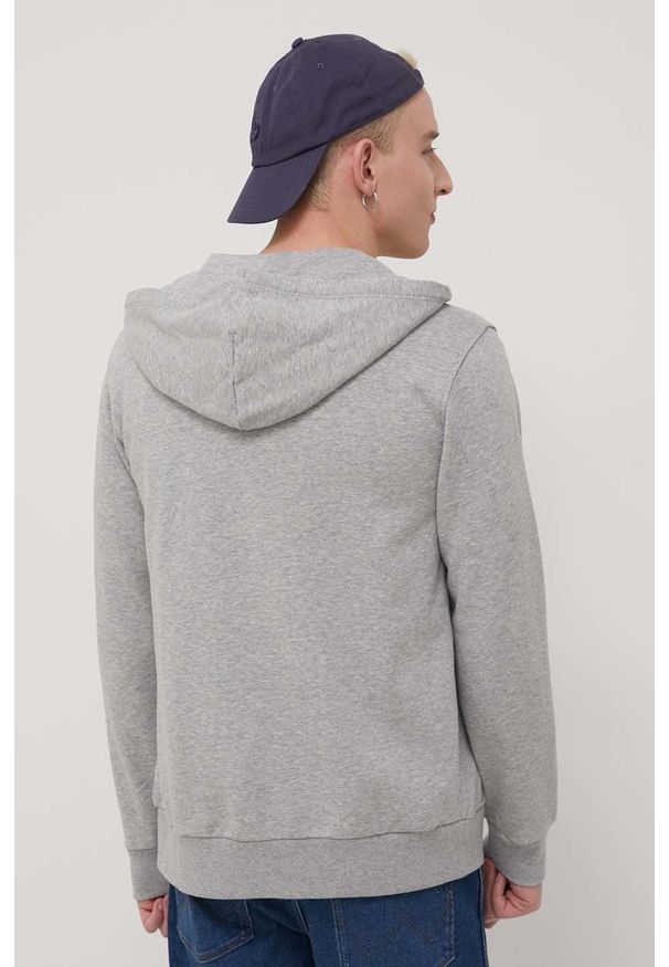 Converse bluza męska kolor szary z kapturem gładka. Okazja: na co dzień. Typ kołnierza: kaptur. Kolor: szary. Wzór: gładki. Styl: casual