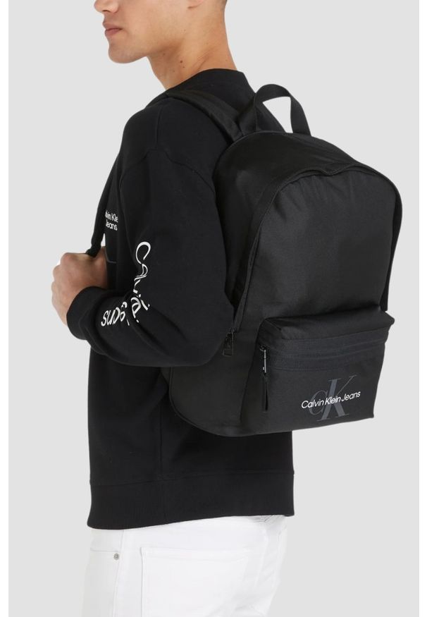 Calvin Klein - CALVIN KLEIN Czarny pojemny męski plecak. Kolor: czarny. Materiał: poliester. Styl: casual