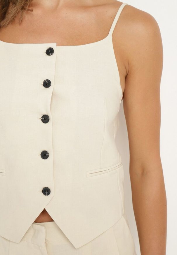 Born2be - Jasnobeżowy Top z Guzikami Stylizowany na Kamizelkę Dimlas. Okazja: na co dzień. Kolor: beżowy. Materiał: jeans. Wzór: aplikacja. Styl: klasyczny, elegancki, casual